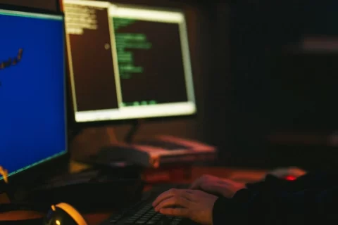不知名的行为体正在部署”RomCom RAT”，以打击乌克兰军队